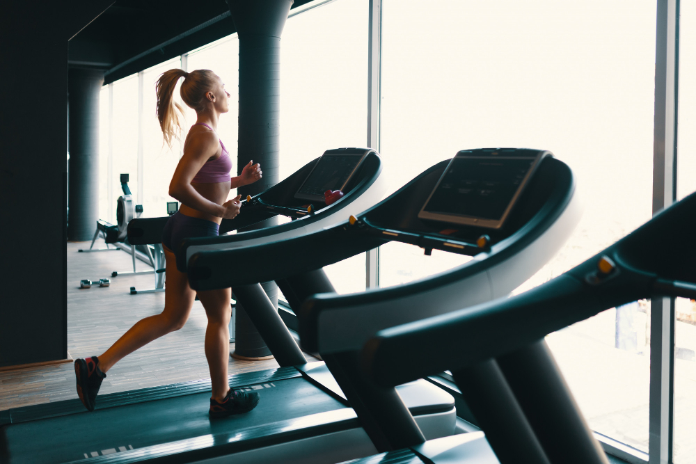 Cardio czy trening siłowy – co szybciej spala tłuszcz?